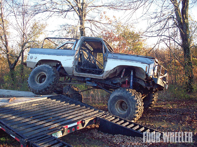 Duke Livingston // 1976 Chevy K5 Blazer
2009 Top Truck Challenge Challenger #16

เครื่องยนต์ : 366ci Chevy V-8, Edelbrock 750 carb
เกียร์ : SM465
ทรานสเฟอร์เกียร์ : NP205 with twin stick
เพลา, หน้า/หลัง : Rockwell 2.5-ton/Rockwell 2.5-ton
แทร็คชั่น, หน้า/หลัง : Detroit Locker/Welded spiders
เฟืองท้าย : 6.72:1
ช่วงล่าง, หน้า/หลัง : Four-link, 16-inch FOA coilover shocks/Four-link, 16-inch FOA coilover shocks
ยาง : 44-inch TSLs
ตกแต่งมาพิเศษ : norkel, 8,000-pound Warn winch, fuel cell, 2.5-ton driveshafts, four-point harnesses, racing seats, full cage, crossover steering
ประสบการณ์ : 12 years