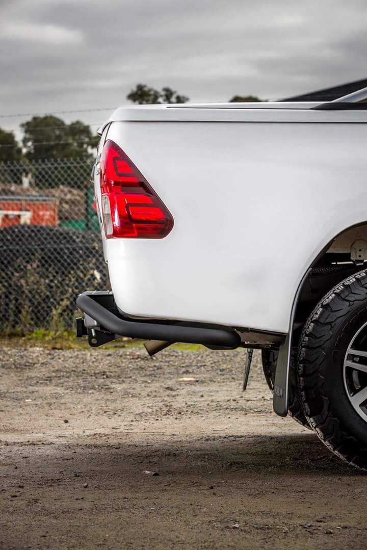 STAY TUNE! แฟนๆ REVO เตรียมตัวพบกับกันชนท้ายดีไซน์ใหม่ล่าสุด “ARB SUMMIT Raw Rear Step Tow Bar” 
ออกแบบลงตัวสำหรับ Toyota Hilux Revo 2015+ 4x4 และ Hi-Rider 4x2 รุ่น wide body 
มาพร้อม Feature ครบครัน อาทิ: จุดติดตั้ง JACK, Hi-Lift jack, ARB trailer wiring, 50amp Anderson plug, ARB Rear Camera และ ARB Compressor outlet
