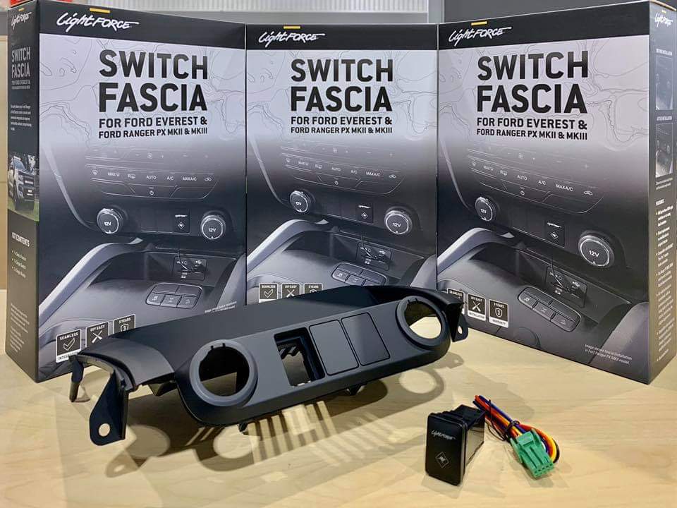 #Lightforce Switch Fasciaกรอบสวิตซ์คอนโซลกลาง สำหรับ Ford Raptor , Ford Ranger MCT6 และ Ford Everest สามารถใส่สวิตซ์ได้ทั้งหมด 3 ตัว 
ราคาชุดละ 4,900 บาท ( ในชุดมีแถมสวิตซ์มาให้ 1 ตัว ) 
ตรงรุ่น ใส่ง่ายพอดี ไม่ต้องเจาะคอนโซลรถ 
