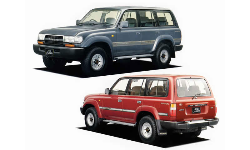 คำตอบที่ 31ป๋า 80
เอาป่ะละๆ




Toyota Land Cruiser VX80/Prado : ตำนานเจ้าป่าของ Toyota เอกลักษณ์แห่งยุคฟองสบู่ 
 
J!MMY : VX80 น่ะ โตโยต้า ประเทศไทย ไม่ได้เอามาขายเองหรอก แต่ Prado น่ะเอามาทั้ง 2 รุ่น (แต่ผมชอบรุ่นหลังสุด ก่อนรุ่นใหม่ล่าสุดมากกว่า)
 
Commander CHENG : เริ่มที่ VX80 ก่อนละกัน ผมมีความหลังกับรถรุ่นนี้นะ ในช่วงกระแสรถนำเข้ามาแรง เราคงจำกันได้ว่านอกจาก Mitsubishi Pajero แล้ว มันยังมีออฟโรดหรูอย่าง Land Cruiser VX80 นี่อีกด้วย แม้จะนำเข้ามาโดยผู้นำเข้าอิสระก็ตาม แต่จะเห็นได้ว่าบางครั้งรถเกรย์ก็มีสิทธิ์ขายดีได้นะ โดยเฉพาะเมื่อลูกค้าของคุณรวยพอ VX80 ที่มีวิ่งในไทยส่วนมากจะเป็นโฉมปี 1995 ขึ้นมา (สังเกตได้จากโลโก้ที่กระจังหน้าจะเป็นตราสามห่วง ไม่ใช่อักษร "TOYOTA") และยัดออพชั่นมาให้ชนิดที่กะฆ่า Pajero ทันทีที่พบ แน่นอน..เบาะหนังปรับด้วยไฟฟ้า มูนรูฟ แอร์อัตโนมัติ Cruise control เข็มทิศและมาตรวัดระดับความสูงแบบอนาล็อก มีมาให้พร้อม และเนื่องจากมาดของรถเป็นจอมลุย ผู้นำเข้าอิสระหลายรายจึงมักแถมชุดการ์ดหน้าชุดกันแมลง เครื่องกว้าน (Winch) และบันใดหลังมาให้ แถมคาดสติกเกอร์ลายภูเขารอบคันชนิดที่ถ้าสมัยนี้ใครทำคงมีแต่คนหาว่าบ้า
 
Land Cruiser ที่ถูกนำเข้ามาเกือบจะทั้งหมดเป็นเครื่องเบนซิน 4.5 ลิตร 1FZ-FE 212 แรงม้า..หึหึ คงไม่ต้องสืบว่าจะสูบน้ำมันโหดขนาดไหนโดยเฉพาะเมื่อรถทั้งคันหนัก 2.3 ตัน แปลกมากที่สมัยนั้น VX80 สามารถพบเห็นได้บ่อยไม่แพ้ Pajero ทั้งๆที่โตโยต้าไทยไม่ได้เอาเข้ามาขายเองอย่างเป็นทางการ ทั้งๆที่มันกินน้ำมันยังกะปล้น และทั้งๆที่มันไม่ใช่รถที่ค่าซ่อมบำรุงหรืออะไหล่ถูก อาจเป็นเพราะความสามารถที่รอบด้านของตัวรถที่ตอบโจทย์ความหรูไม่แพ้ Land Rover Discovery I บวกกับความที่ "เป็น Toyota แล้วไม่น่าจะพัง" ทำให้ได้รับความนิยม คุณพ่อของผมเองท่านก็เคยมีอยู่คันนึง แต่เป็นเครื่องยนต์ 1HD-FT ดีเซลเทอร์โบ 4.2 ลิตร 175 แรงม้า เราเคยขับไปโคราชด้วยกัน ระหว่างทางก็ไปเจอกับ VX80 เบนซิน สีเขียวเหมือนรถเราเลยคันหนึ่งขับกวดมา และฉีกออกแซงอย่างช้าๆ พ่อผมมองคนขับ คนขับรถคันนั้นมองพ่อผม ต่อมารถถังเขียวๆ 2 คันนี้ก็วิ่งไล่บ้างตีคู่กันบ้างด้วยความเร็วระดับ 180 ไปเกือบตลอดทางสู่ภาคอีสาน ผมไม่เคยเจอเรื่องแบบนี้กับ CR-Vคันใหม่เลย 
 
J!MMY : ในความเห็นผม VX80 น่ะมันใหญ่เทอะทะ เหมาะกับพวกออสเตรเลียนมากกว่า แต่ Land Cruiser Prado นี่อีกเรื่องนึง เพราะขนาดลดลงมาพอสมควรแต่พื้นที่ใช้สอยและความสบายภายใน พูดตรงๆเลยว่า VX80 อายละกัน แม้ภายนอกจะดูทื่อๆไม่สวยเลยก็ตาม Prado สเป็คที่ Toyota ประเทศไทยนำเข้ามาเป็นเครื่องเบนซิน 5VZ-FE 190 แรงม้า แต่เอาเข้ามาทั้งทีมีแค่มาตรวัดชุดกลางดิจิตอลเท่านั้นที่ถือว่าล้ำ นอกนั้นเรื่องอื่นไม่ได้มีอะไรโดนใจกว่า Pajero V6 3.5 เท่าไหร่ ในภายหลังพวกเกรย์มาร์เก็ตก็เอารถ 2.7 เบนซินกดราคาถูก กับรุ่น 3.0 ดีเซลเทอร์โบที่ออพชั่นเพียบสไตล์ญี่ปุ่นมาขาย แน่นอนว่าถึงแม้ในแนวคิดมันจะเป็นรถที่เหมาะกับเมืองไทยมากกว่า แต่ความรวยของคนไทยในช่วงก่อนฟองสบู่แตกสั้นๆนั้นทำให้ VX80 เป็นรถที่ประสบความสำเร็จมากกว่าอย่างเห็นได้ชัด 
