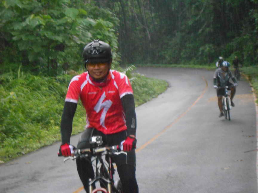 บังเอิญเจอพี่โอ๋ 4WD Thailand แกปั่นอยู่ทีม Bike Joy เลยมีรูปพวกเรานิดหน่อยครับ http://www.thaimtb.com/forum/viewtopic.php?f=56&t=793177&start=45

