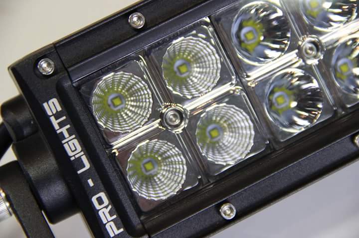 Pro light thailand เสนอ Pro light LED รุ่น PL-BC36ขนาด 7 นิ้ว 100 watt หลอดละ 3watt CREE LED ใช้ไฟ 12-24 ได้ไม่ต้องแปลง บอดี้อลูมิเนียม เลนส์PC ชนิดเลนส์ Combo ผสมระหว่าง พุ่งและกระจายด้านข้าง มาตรฐาน IP 67 (รับประกัน 1ปี)------ราคา 4,000 บาท 
