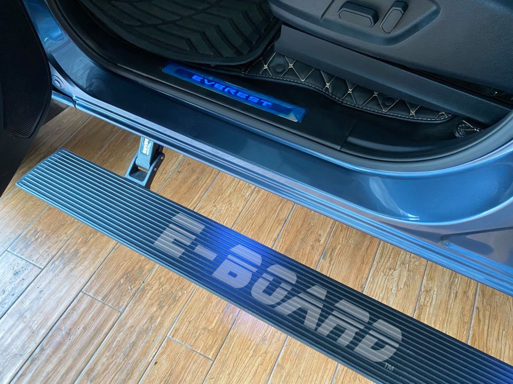 Ford Everest ขึ้นง่าย ลงง่าย เพราะมีบันได E-BOARD
