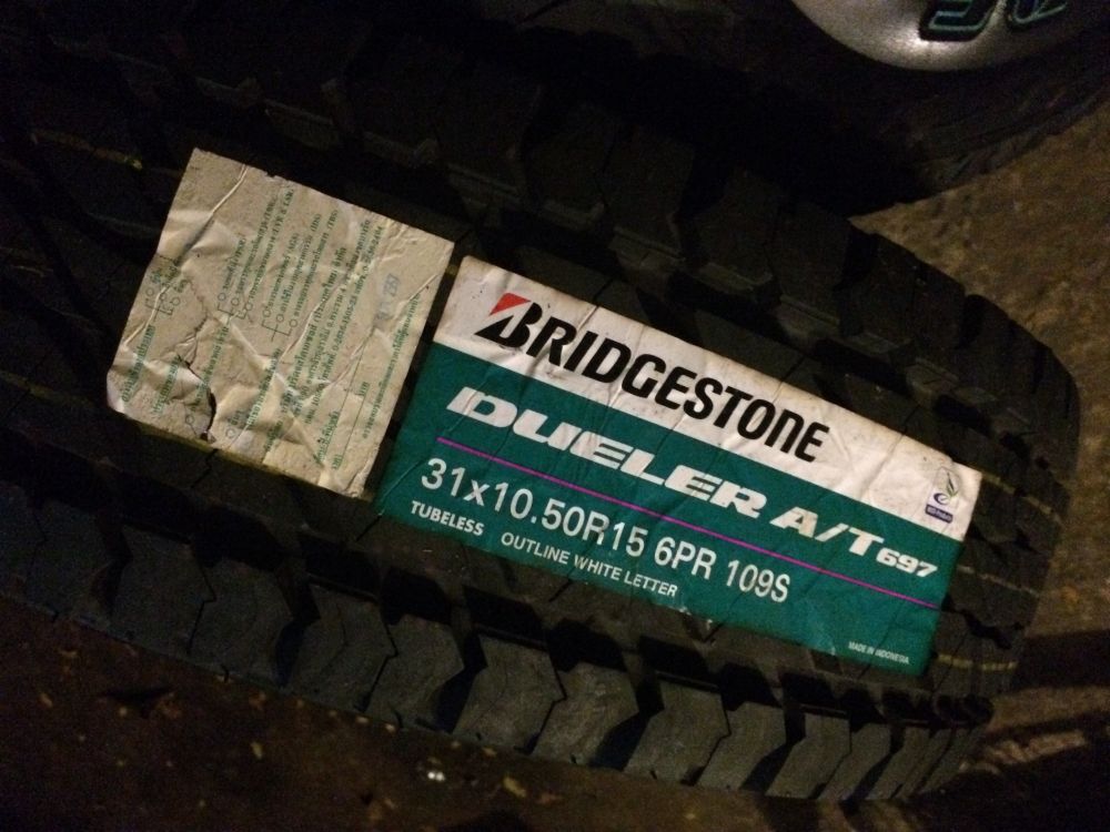 ยางใหม่ Bridgestone A/T D-697 ขนาด 31นิ้ว ขอบ15 เส้นละ 3700-