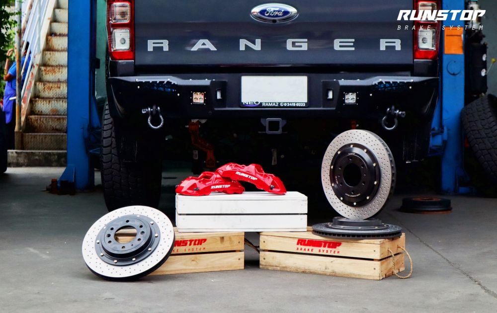 Ford Rangerติดตั้งชุดจานขยายแบบสองชิ้น กับคาลิปเปอร์ R8 บอดี้อะลูมิเนียม 6 พอตพร้อมขา รองรับตั้งแต่แม็ก 18 ขึ้นไป สั่งทำสีได้ครับ
