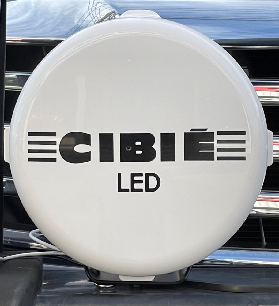 CIBIE OSCAR LED 7&#39;&#39; / 180 mm.FULL CHROMIUM ระยะแสงส่อง : 1,214 ft / 370 m.High intensity : 75,000 cd.White color : 6000 KPN: 45306
ราคาไม่รวมชุดสายไฟ ไม่รวมค่าจัดส่ง
