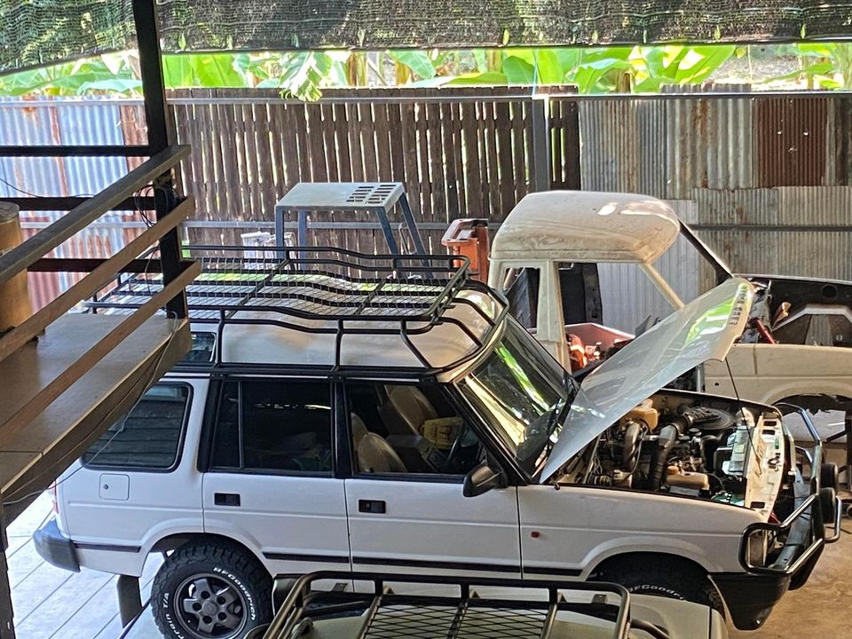 แร็คหลังคา (Roof Rack) for Land Rover Discvoery 1 / 19,500 baht.
