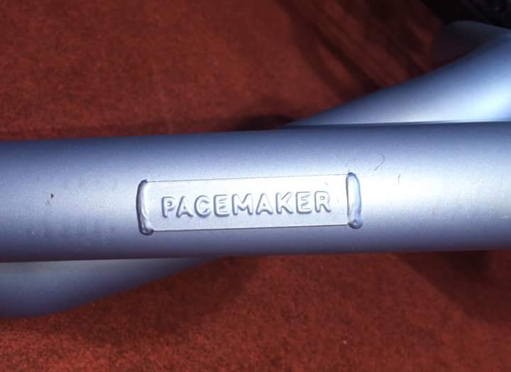 สั่งด่วนมาเพื่องาน BIG โดยเฉพาะ HEADER ของ pacemaker และชุดท่อไอเสียของ KING BROWN ในภาพเป็นของแลนส์คุยเซอร์ 80 เครื่องเบนซิน 4.5 ลิตร
