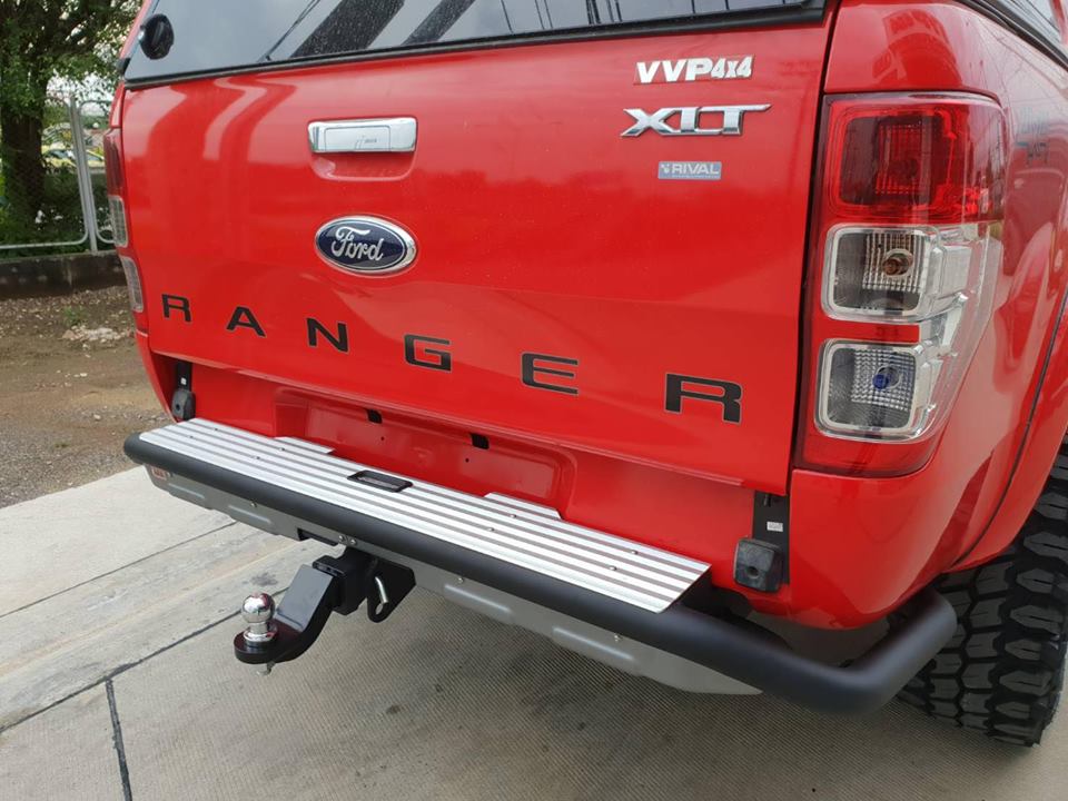 Ford Ranger กับอุปกรณ์ของ ARB ,BP51 (ช่วงล่าง) , Air Bag Man (ถุงลม) , SAFARI SNORKEL , X-Comp (ยาง) , Pro-Comp (ล้อ).
