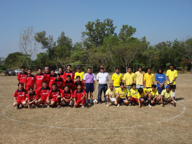 รายการสุดท้ายเป็นการเล่นฟุตบอลจากพี่ๆชาวDHLร่วมกับชาวบ้านและอาจารย์