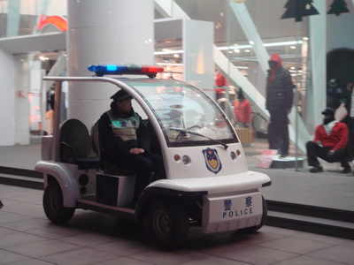 เจ้าหน้าที่ตำรวจในเมืองเซี่ยงไฮ้....เท่ห์ดีว่ะ