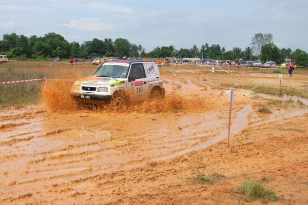 The previous two runnings of this event indicate that cross country rally type vehicles are the most suitable for the competition.