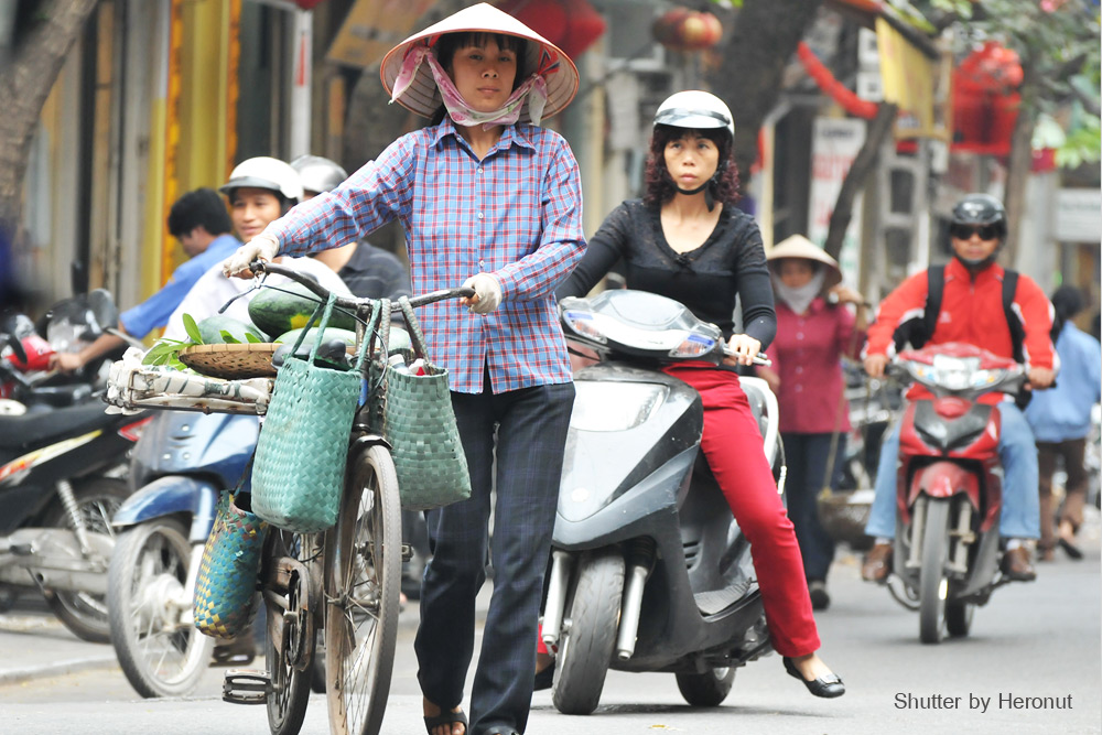 สาวๆเวียดนามยังคงใส่หมวก Non la ( น๊อน ล้า) เป็นหมวกใบจาก ที่มีไม่เหมือนใคร  เอกลักษณ์ เวียดนามจริงๆฮะ คลาสสิคสุดๆเลย