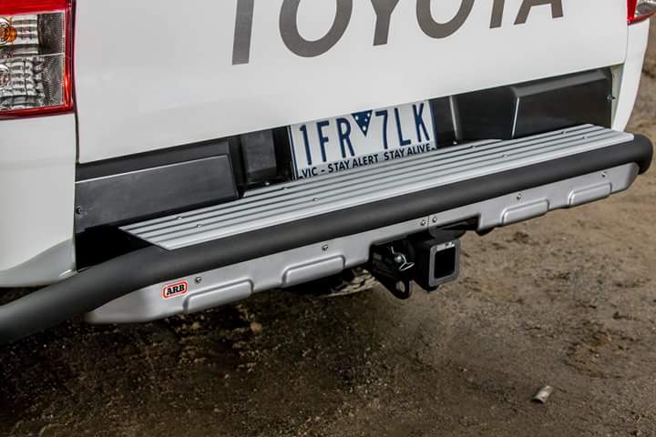 STAY TUNE! แฟนๆ REVO เตรียมตัวพบกับกันชนท้ายดีไซน์ใหม่ล่าสุด “ARB SUMMIT Raw Rear Step Tow Bar” 
ออกแบบลงตัวสำหรับ Toyota Hilux Revo 2015+ 4x4 และ Hi-Rider 4x2 รุ่น wide body 
มาพร้อม Feature ครบครัน อาทิ: จุดติดตั้ง JACK, Hi-Lift jack, ARB trailer wiring, 50amp Anderson plug, ARB Rear Camera และ ARB Compressor outlet
