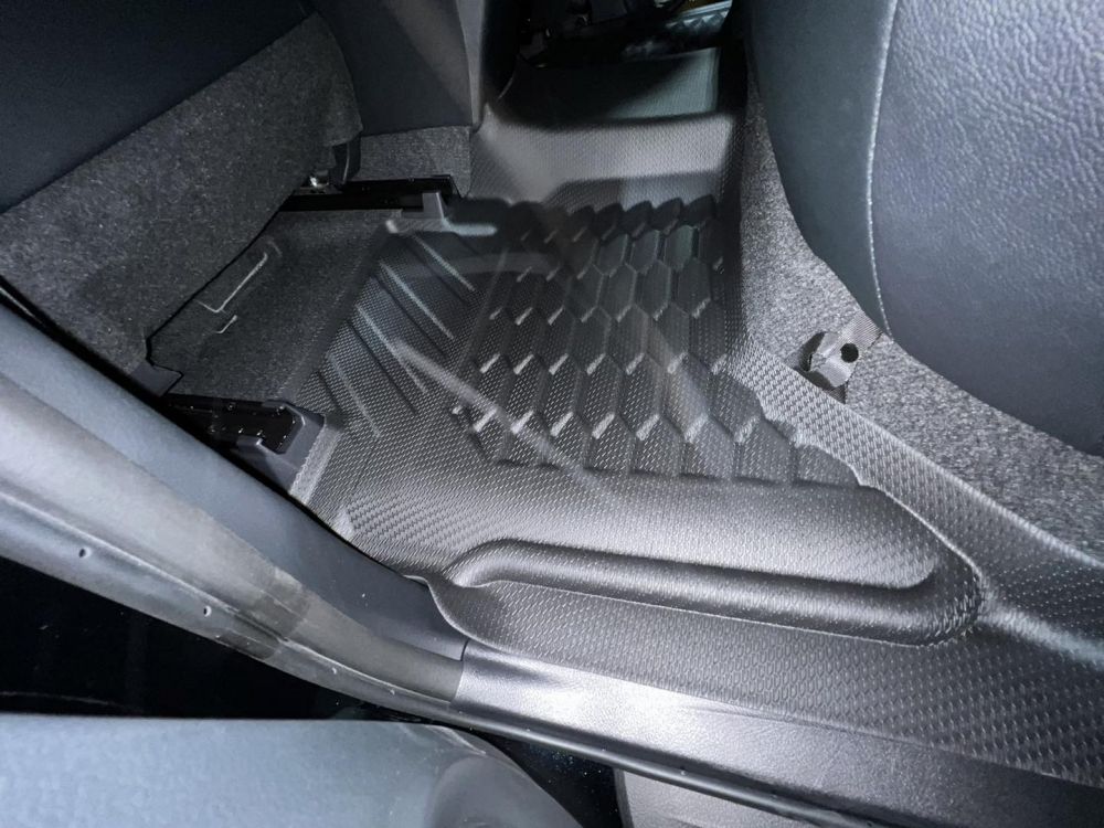 ทยอยตามกันมาครับ  ARB Floor Mats พรม สำหรับ Toyota Hilux Revo / 4 ประตู (เกียร์ออโต้)- ดักจับ และเก็บเศษฝุ่น สิ่งสกปรก - กันน้ำ 100% ทำความสะอาดง่าย- ดีไซด์ด้วยแม่พิมพ์ 3D รุ่นต่อรุ่น- วัสดุ Thermoplastic Elastomer ไม่ทำให้เกิดกลิ่นที่ไม่พึงประสงค์- ยึดติดกับคลิปหนีบ OEM ได้พอดี
