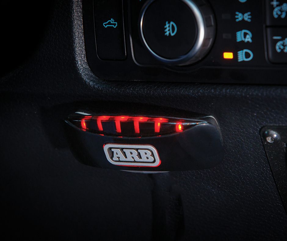 ARB Intensity IQ Driving Lights Kitให้ความสว่างด้านหน้าอย่างทรงพลัง ดีไซน์ที่โดดเด่นจึงเหมาะกับรถยนต์ที่ทันสมัยในปัจจุบัน.ทำงานร่วมกับกันชนหน้าได้ มีแถบสีแดงซึ่งเป็นสีเอกลักษณ์ของ ARB อยู่ด้านใน เลนส์ใสรูปทรงอิสระตามดีไซน์ของไฟ .ออกแบบมาแบบไร้ขอบ Bezel-less และเพิ่มความทันสมัยด้วยโลโก้ ARB ด้วยเทคโนโลยี CNC ดูดีคลาสสิก และพรีเมี่ยม .มาพร้อมกับจุดเด่นที่เป็นเอกลักษณ์ เพื่อยกระดับไฟส่องสว่างไปอีกขั้นด้วยการดีไซน์ และประโยชน์สูงสุดในการใช้งานกับ ARB Intensity IQ 
