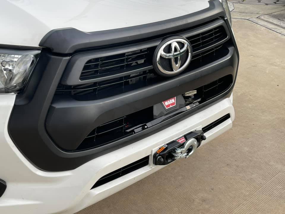  Toyota Hilux Revo หัวเดี่ยวสวยงาม เรียบร้อย ลงตัว - Warn VR EVO 12 สลิง- ถาดวิ๊นซ์ซ่อน- แฟหรีดเหล็กสีดำ 
