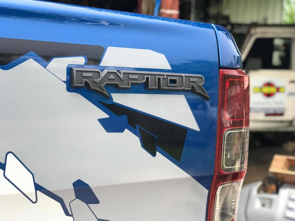  เช้านี้ลุย Ford raptor ต่อกับ Hi-Winch x-9500 ultra big (ยก 2 ) ยากตรงหั่นเยอะไม่ได้ และทำแย่างไรไม่ให้รถเป็นรอย ปล้ำไป 2 วัน ละ!!
- วันนี้ลุยติดตั้ง Hi-Winch x9500 ใน #FORDraptor- โรลใหญ่ ดำน้ำเก่งด้วยซีลกันน้ำ 3 ชั้น (ip67 waterproofs)- ชอบเร็วๆ ไว ๆ ไม่ผิดหวัง- เร็วและแรงด้วยอัตราทดเกียร์ 138:1 (เท่า 8374 เดิมๆ)แต่กลับแรงกว่าด้วยมอเตอร์ขนาด 6.8 hp แท้ แบบ BOW2- Hi-winch x9500 ป. ราคา 23,500 บาท- the Rock 13000 ป ราคา 13,500 บาท- X9500 แพงกว่าย่อมมีเหตุผลครับ
