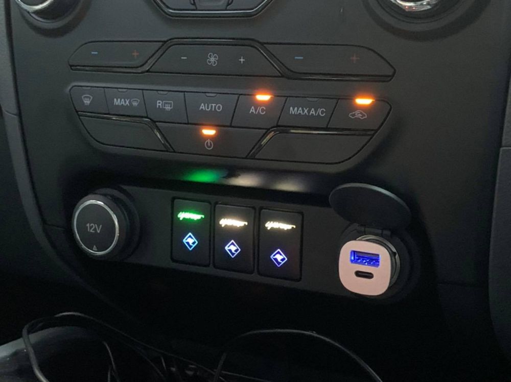 เพิ่มความสว่าง กับ #Lightforce Venom LED ( ขนาด 6” )#Lightforce Console Switch สำหรับ
Ford Ranger PXII , PXIII Ford RaptorFord Everest
