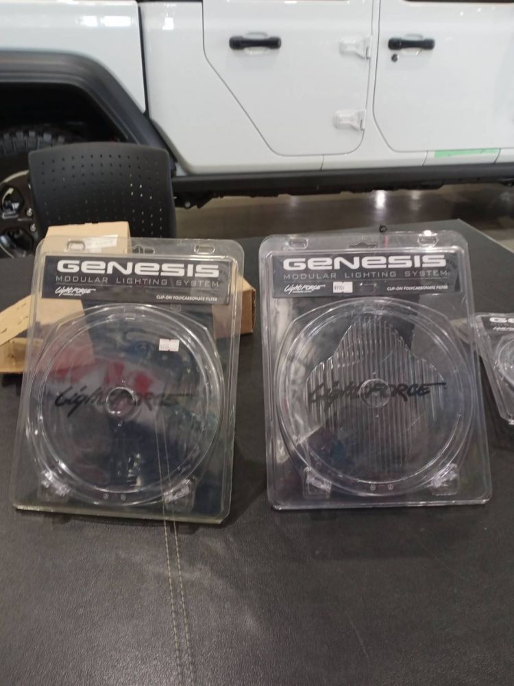ไลน์แมนมารับ ฝาครอบ 210mm Genesis Driving Light Filters (สีขาวใส) ราคา 990 / อัน ขอบคุณลูกค้ามากครับ #LightForceLighting #teentoashop
