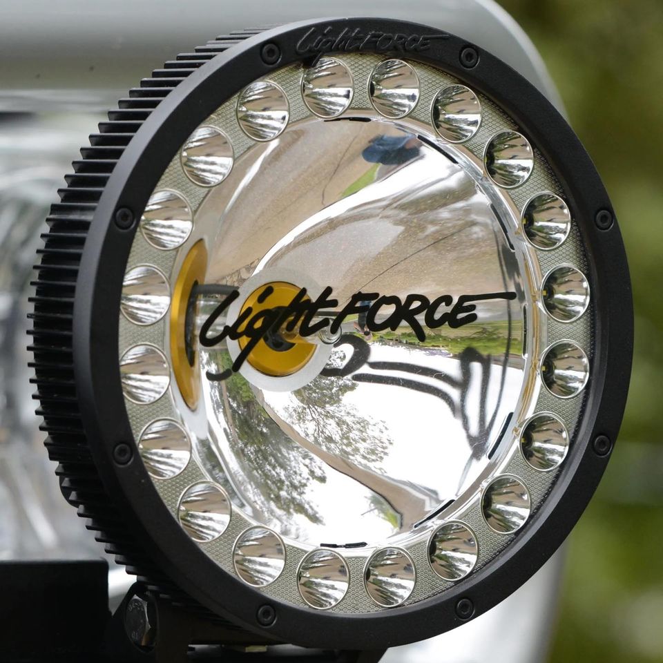 สปอร์ตไลท์ LIGHTFORCE 9” Driving Linght HTX Hybrid 70W HID 80W LED
