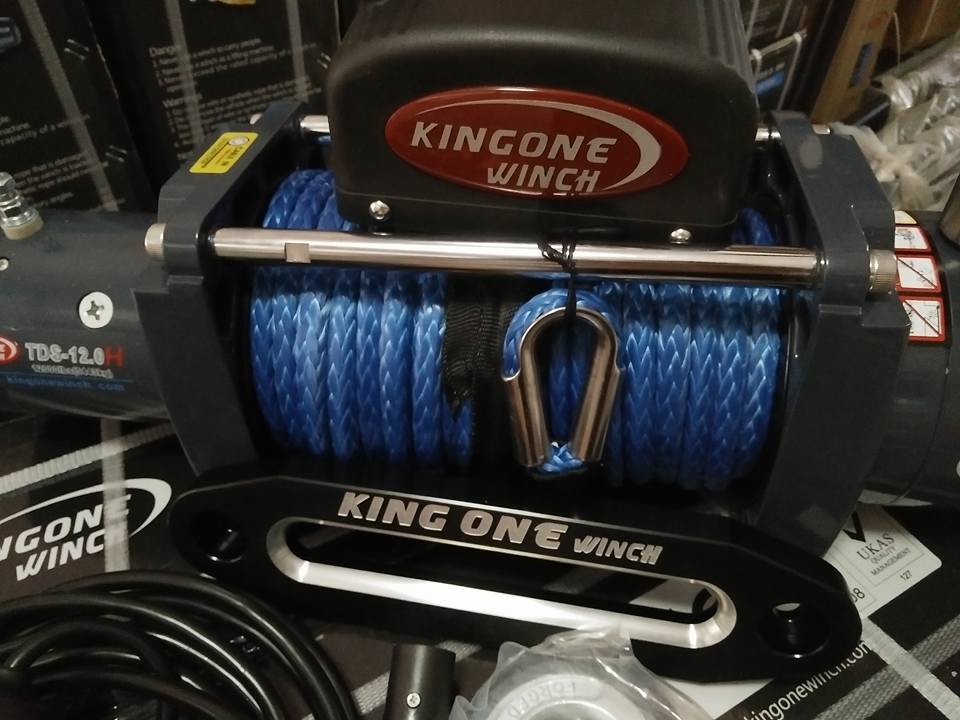 Kingone Winch 12000lb
SPECIFICATIONLine pull:5,442kgs/12,000lbsMotor: 12V/24V series woundGear Train: Three stageGear Ratio: 216:1Freespooling Clutch: Rotating ring gearSynthetic Rope Size: Φ11/28&quot;×90&#39;(Φ10mm×27.4m)Drum Size: Φ2.5&quot;×9&quot;(Φ63.5mm×229mm)
KINGONE WINCH มีให้เลือกหลากหลายรุ่น สนใจติดต่อ 086-669-9440

