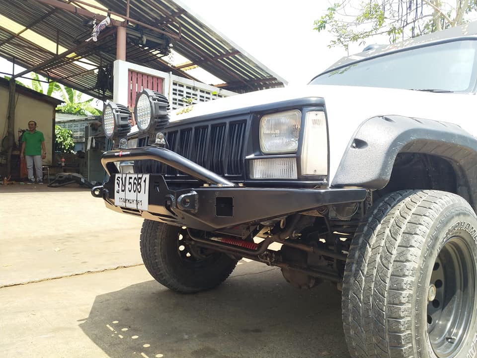 Bumper and Steering box brace jeep xj โดย Rock Country
