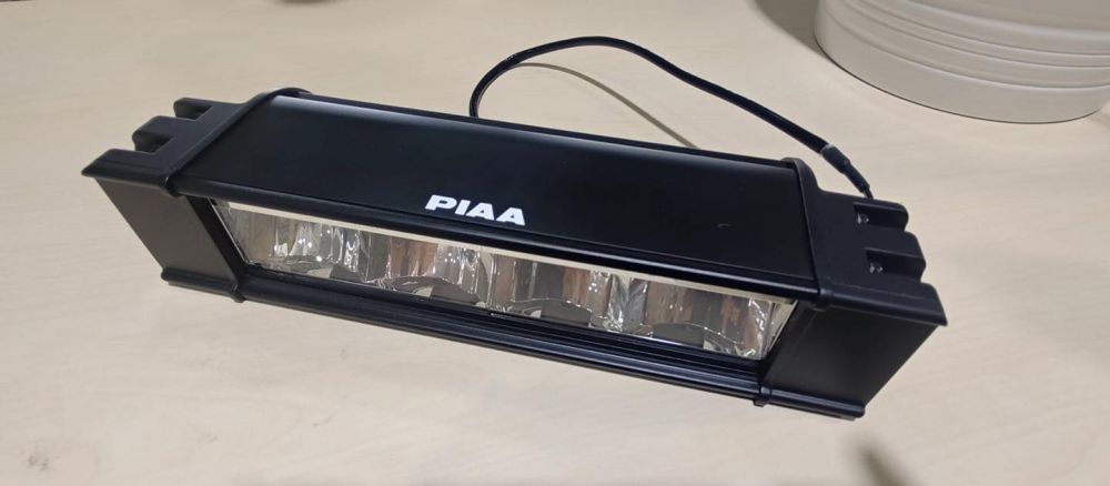 PIAA RF SERIES LED LIGHT BAR- ขนาด 10” - DRV BEAM - 32WATTS- 6000 KELVIN - 60000 CANDELA 
