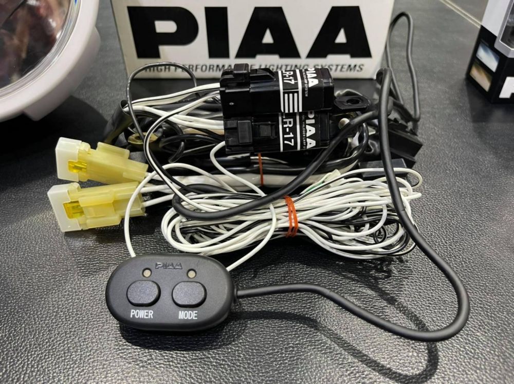 #PIAA Shock Lamp รุ่น RS800 Halogen H4 Made in Japan#piaahalogenh4 #piaars800- ขนาดไฟ 9” / โคมไฟลึก 18.6 ซม.- พร้อมชุดสายไฟ ปรับไฟสูง-ไฟต่ำ คลิปอยู่ด้านล่าง - เลือกหลอดไฟ Piaa H4 แบบ Halogen ได้ 1 คู่ 

