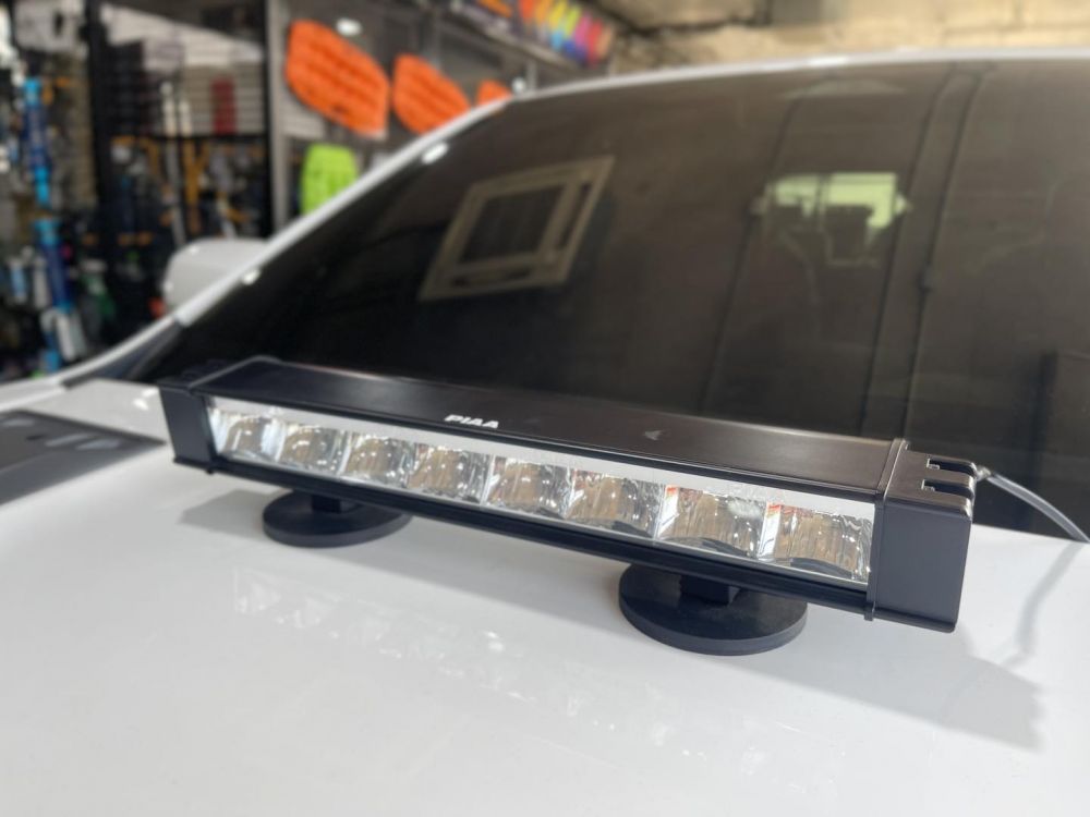 สปอร์ตไลท์ Piaa RF Series 18” LED Lights Bar
หากจะติดเสริม ไม่ต้องเจาะรถ สามารถถอดเก็บได้ง่ายๆ
แนะนำแม่เหล็ก ติดแน่นมากๆ
