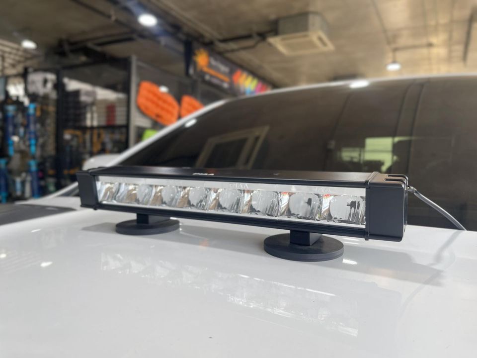 สปอร์ตไลท์ Piaa RF Series 18” LED Lights Bar
หากจะติดเสริม ไม่ต้องเจาะรถ สามารถถอดเก็บได้ง่ายๆ
แนะนำแม่เหล็ก ติดแน่นมากๆ
