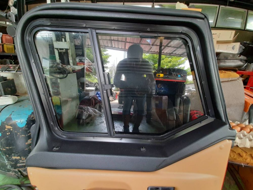 จัดส่งบานประตูไฟบอร์ กระจกเลื่อนสลับ Jeep Wrangler TJ อ.โพธาราม จ.ราชบุรี  ขอบคุณลูกค้ามากครับ #Jeepparts #teentoashop
