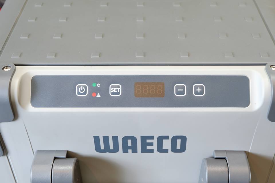 
	Pro light thailand เสนอ ตู้เย็น WAECO รุ่น CFX-50
	ขนาด 725 x 471 x 455 mm ความจุ 46 ลิตร

	สามารถใช้ไฟ 100 – 240 V AC 12/24 V DC
	ทำอุณหภูมิ +10 °C to -22 °C น้ำหนัก 20.4 kg
	ได้มาตรฐาน TÜV/GS, e-certified (Automotive EMC Directive) ลักษณพิเศษของ CFX สามารถทำความเย็น ได้ถึง -22°C พอร์ต USB 
	รับรองระบบ solar operation ได้มาตรฐาน เรื่องประหยัดไฟ class A++ มี LED ส่องสว่างภายใน ตู้เย็น วัสดุบานพับ แข็งแรง ทำจากเหล็ก เพื่อความทนทานในการใช้งาน มีช่องน้ำทิ้ง สะดวกต่อการใช้งาน


		ราคา 36,500 บาท 


	 

