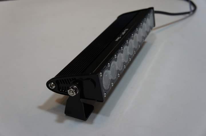 Pro light thailand เสนอ Pro light LED รุ่น PL-BJ50 ขนาด10.5 นิ้ว 50 watt หลอดละ 5watt CREE LED ใช้ไฟ 12-24 ได้ไม่ต้องแปลง บอดี้อลูมิเนียม เลนส์PC ชนิดเลนส์ Combo ผสมระหว่าง พุ่งและกระจายด้านข้าง มาตรฐาน IP 68 (รับประกัน 1ปี) ในชุดนี้ มีฝาครอบกันกระแทกราคา 5,800 บาท
