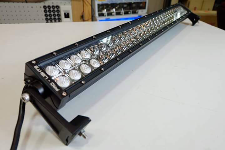 Pro light thailand เสนอ Pro light LED รุ่น PL-BC180 และ180X (โค้ง) ขนาด 31.5 นิ้ว 180 watt หลอดละ 3watt CREE LED ใช้ไฟ 12-24 ได้ไม่ต้องแปลง บอดี้อลูมิเนียม เลนส์ PC ชนิดเลนส์ Combo ผสมระหว่าง พุ่งและกระจายด้านข้าง มาตรฐาน IP 67 (รับประกัน 1ปี) ในชุดนี้ มีชุดสายไฟให้ครับ 
ราคา 16,000-17,000 บาท 
