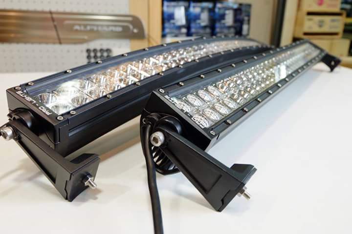 Pro light thailand เสนอ Pro light LED รุ่น PL-BC180 และ180X (โค้ง) ขนาด 31.5 นิ้ว 180 watt หลอดละ 3watt CREE LED ใช้ไฟ 12-24 ได้ไม่ต้องแปลง บอดี้อลูมิเนียม เลนส์ PC ชนิดเลนส์ Combo ผสมระหว่าง พุ่งและกระจายด้านข้าง มาตรฐาน IP 67 (รับประกัน 1ปี) ในชุดนี้ มีชุดสายไฟให้ครับ 
ราคา 16,000-17,000 บาท 
