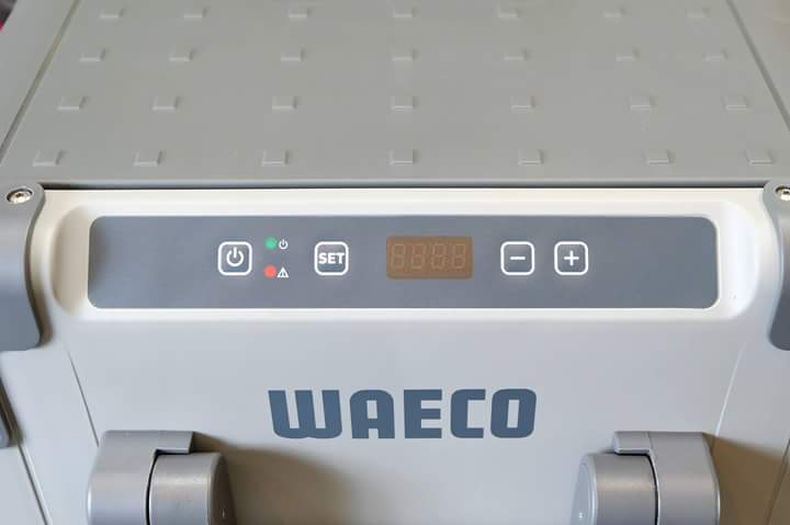 Pro light thailand เสนอ ตู้เย็น WAECO รุ่น CFX-50ขนาด 455 x471 x721 mmความจุ 46 ลิตรสามารถใช้ไฟ 100 – 240 V AC 12/24 V DCทำอุณหภูมิ +10 °C to -22 °Cน้ำหนัก 20.5 kgได้มาตรฐาน TÜV/GS, e-certified (Automotive EMC Directive)ลักษณพิเศษของ CFXสามารถทำความเย็น ได้ถึง -22°Cพอร์ต USB รับรองระบบ solar operationได้มาตรฐาน เรื่องประหยัดไฟ class A++มี LED ส่องสว่างภายใน ตู้เย็นวัสดุบานพับ แข็งแรง ทำจากเหล็ก เพื่อความทนทานในการใช้งานมีช่องน้ำทิ้ง สะดวกต่อการใช้งาน------------------------------------------------------------------------ราคา 37,500 บาท 
