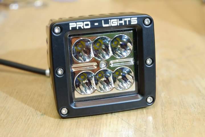 Pro light thailand เสนอ สปอร์ตไลท์ รุ่น PL-121818 watt ขนาด 3x3นิ้วแสงบาน 8 องศา แบบขายึดIP 67 ราคา 2,500 บาท /ตัว
