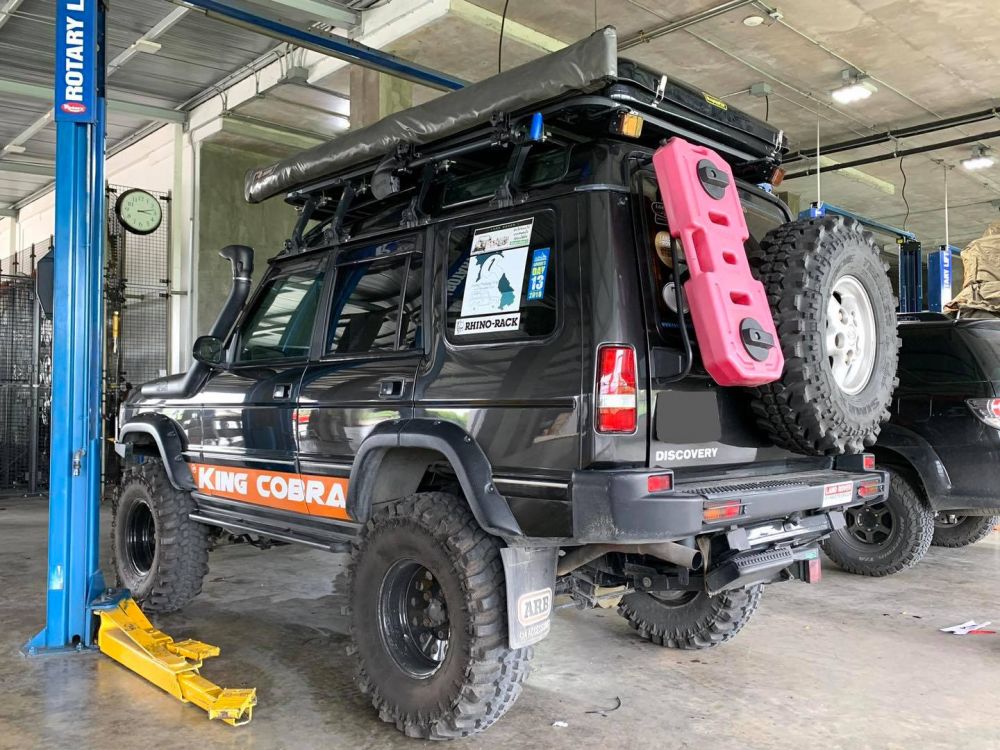ครบชุด #RhinorackSpadeการค้นพบบน Land Rover
