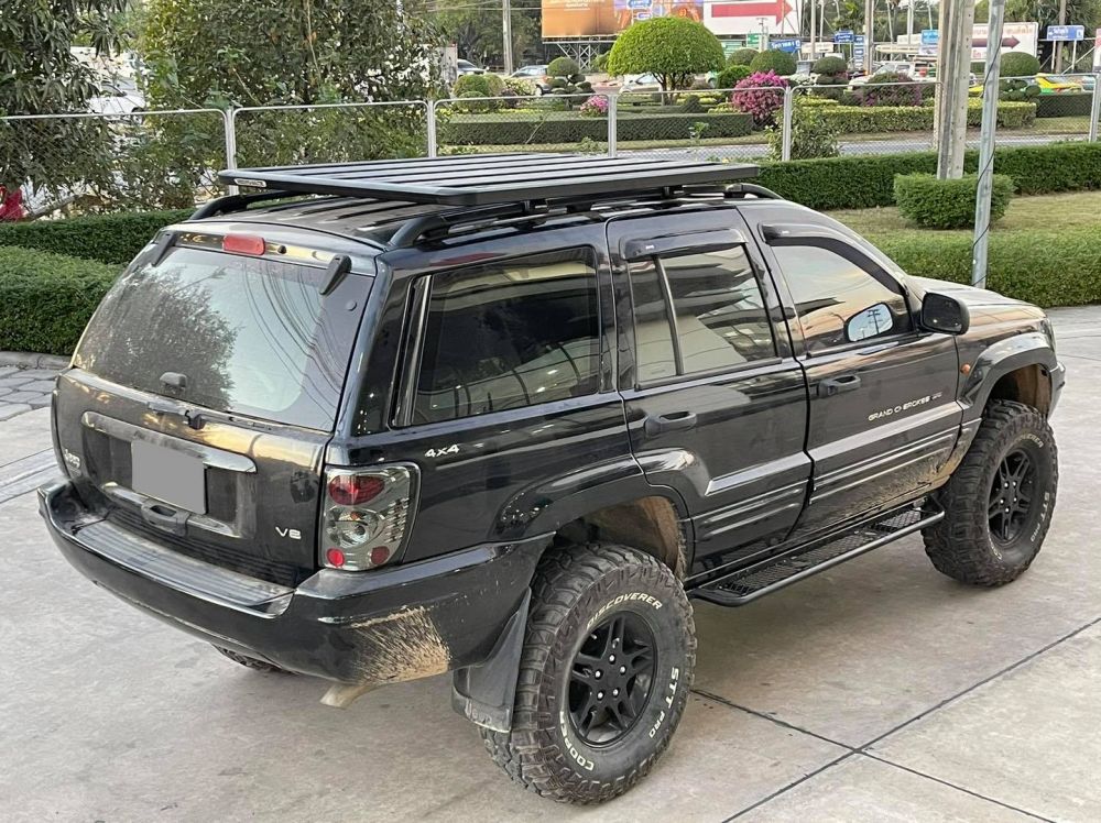 #Rhinorack Pioneer Platform ใน Jeep WJ ครับ พร้อมขาจับรูฟเรียวเดิมที่ติดรถมาได้เลย สวยแบบเรียบๆ ที่สำคัญคือความสูงที่เพิ่มจากเดิมไม่มาก
