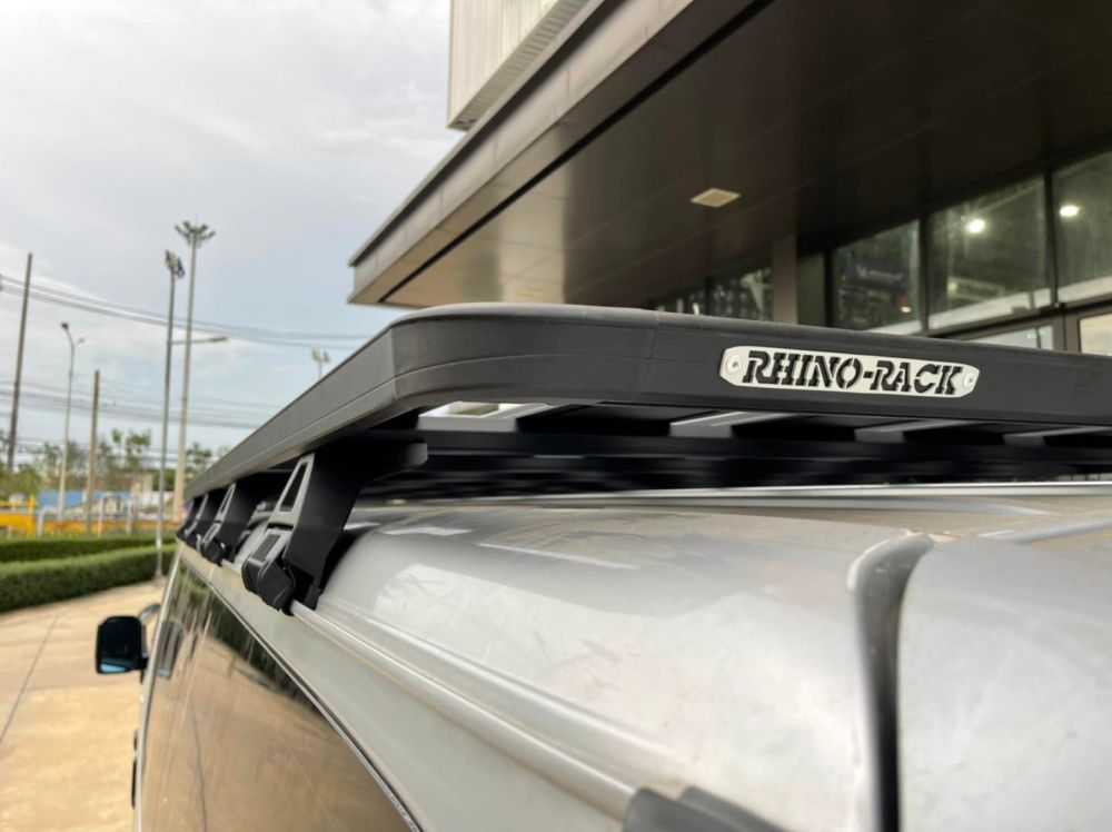 #Rhinorack Pioneer Platform ขนาดที่ใหญ่ที่สุดความยาว 270 x 147 cm ลงในรถตู้ Hiace หลังคาเตี้ย สวยงาม แข็งแรง และลงตัวมากครับ

