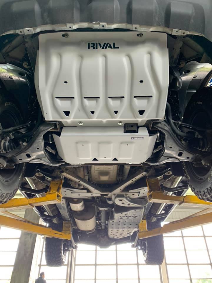 #Rival กันแคร้งอลูมิเนียม ความหนา 6 มิลลิเมตร สำหรับ Ford Everest ใส่ได้ 2 ชิ้น ปกป้องหม้อน้ำและช่วงใต้ท้องเครื่องยนต์ 
