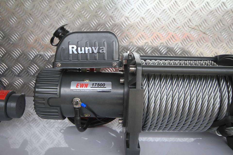 Runva Winch รุ่น 17500lbs (สลิง) มี 12V และ 24VMotor: series wound12V:Input: 5.4kW / 7.2hp;Output: 2.9 kW /3.9hp24V:Input: 6.0kW /8.0hp;Output: 3.1 kW /4.1hpGear reduction ratio 430:1 ราคา 29,900 บาท
