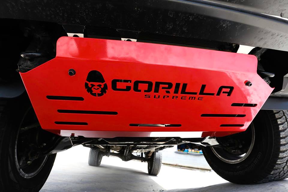 แผ่นกันแครงก์ Gorilla Supreme รุ่น S-201 Crossroad Skid PlateHigh quality steel skid plate protects under engine area, available with powder coating finish.Dimension : 96.5 x 47 cm.Weight : 9 kg.
