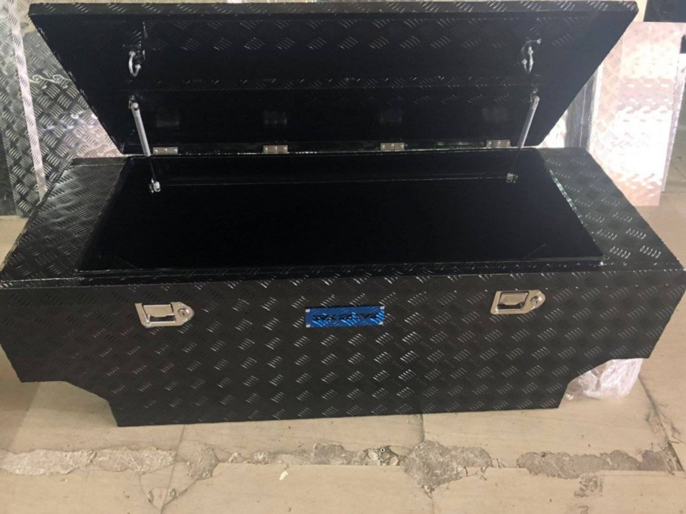 จัดส่งกล่องอลูมิเนียมสีดำใส่ Vigo 4 ประตูราคา 14,000 บาทไปประเทศลาว ขอบคุณลูกค้ามากครับ #M2MAluminiumBox #teentoashop
