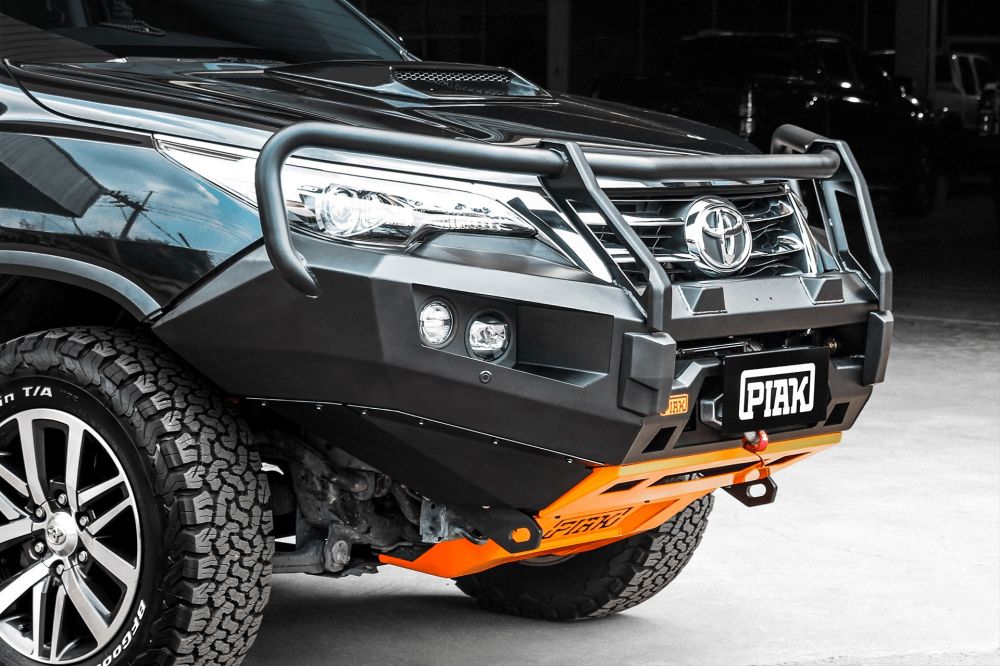 PIAK ELITE 3-LOOP BAR[Built-in Underbody Protection and Recovery Points]รถ TOYOTA FORTUNER (2015)▪️ Full bumper replacement bar▪️ Tow points are rated 3500kg’s each▪️ Tech pack compatible▪️ Winch compatible▪️ High-grade steel & Separate winch cradle designed and tested▪️ Increased approach angle▪️ ADR and SRS airbag compliant 
