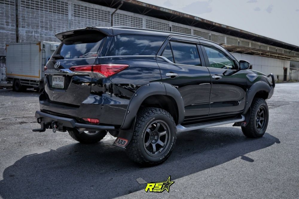#PIAKOFFROAD รถ FORTUNERTOYOTA FORTUNER (2015)PIAK COMPACT REAR TOW BAR WITH SIDE RAILS 

