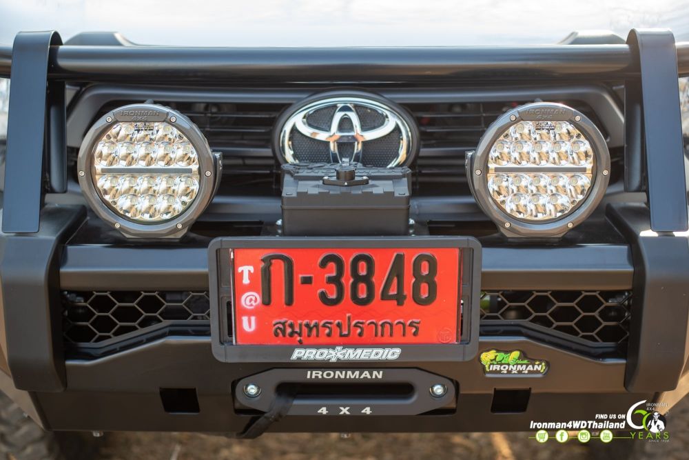 New‼️ใหม่ล่าสุด อุปกรณ์ 4WD Smart ตรงรุ่น Toyota Hilux REVO Single Cab กระบะหัวเดี่ยวช่วงยาว พร้อมให้คุณเป็นเจ้าของแล้ว วันนี้ !!!ออกแบบใหม่หมด กันชนหน้ารุ่นใหม่ล่าสุด เข้ารูปทุกมิติ สนอร์คเกิลดีไซน์ตรงรุ่น บันไดข้างเข้ารูปแข็งแรง กันชนหลังรุ่นใหม่เข้ารูปลงตัว กันกระแทกใต้เครื่องยนต์แข็งแกร่ง และอีกหลายรายการ ช่วงล่างไอรอนแมนยกสูง 2-3.5&quot; แบบตรงรุ่น
