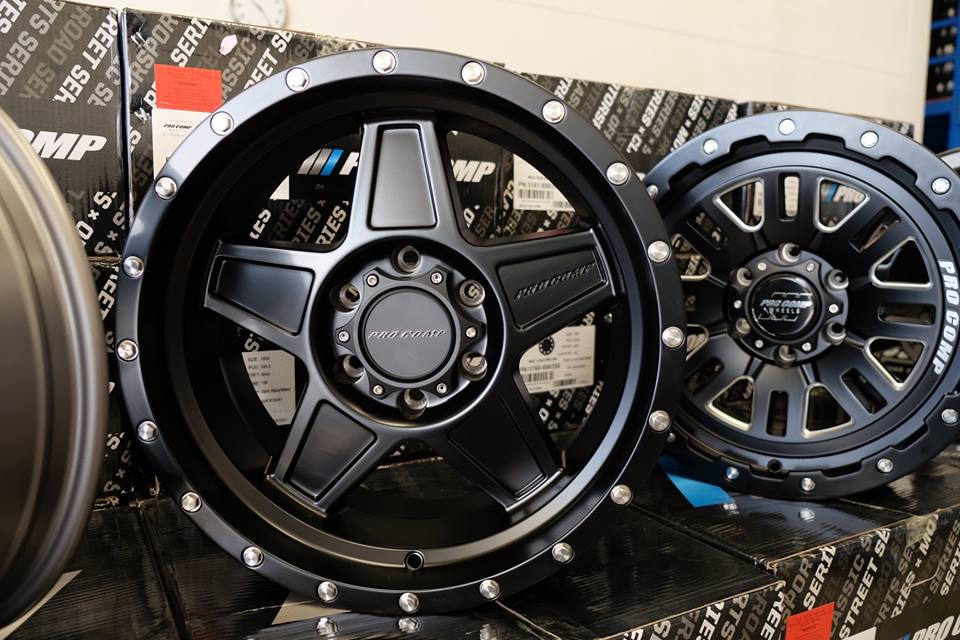 ล้อแม็ก Pro Comp Alloy Wheels รุ่น 35 Series Predator - Satin Black 
18X9, P.C.D. 6X139.7, ET 0
