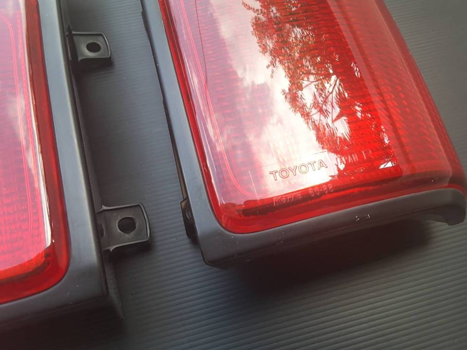 ไฟท้าย ซ้าย/ขวา ขาว-แดง Landcruiser Prado 90 95 ของแท้
สินค้ามือสอง สภาพ 95% จากญี่ปุ่น
สำหรับใส่กับรุ่น -:Toyota Landcruiser Prado 90 95
*ไฟท้ายมาพร้อมชุดสายไฟ และหลอดไฟ สามารถติดตั้งได้เลย
** มีสินค้ามาเพียง 5 คู่ เท่านั้น.
2,500.-/ ข้าง4,500.-/ คู่( พร้อมจัดส่ง kerry )
